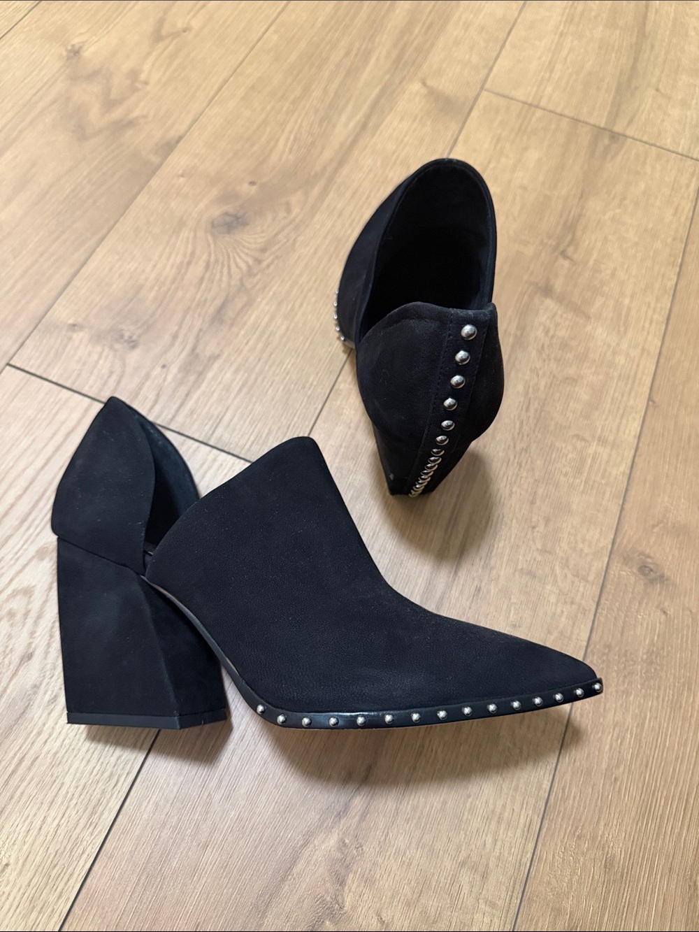 Gianni Bini Black Pointed Suede rockstar shoe with Stud Trim Womens